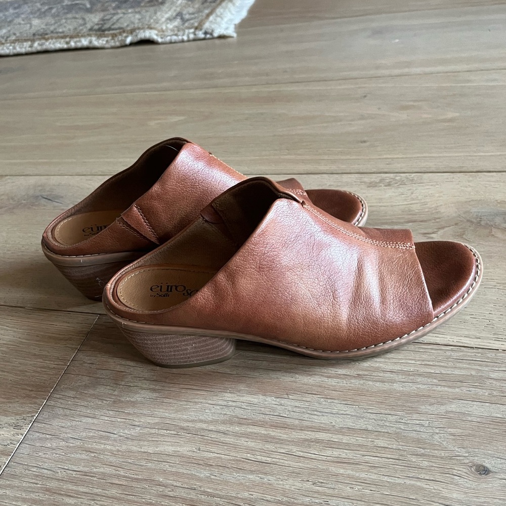 Euro soft by Sofft Womens peep toe sandal 6.5